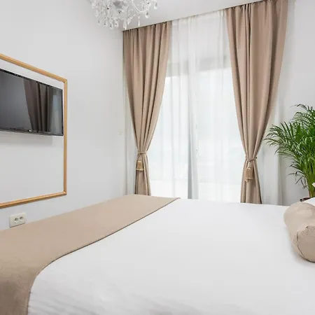 Samstag Πανσιόν