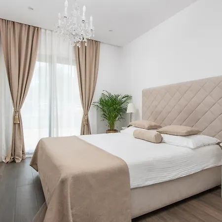 Πανσιόν Samstag Σπλιτ