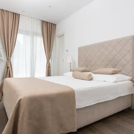 Pensión Samstag 4*
